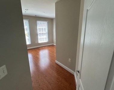 1115 Cameron Street - Photo Thumbnail 10