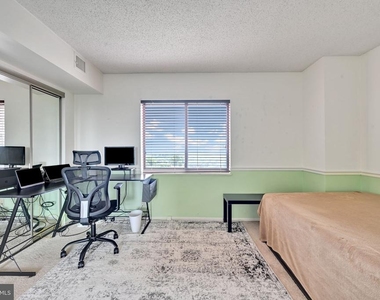 1600 N Oak Street - Photo Thumbnail 14