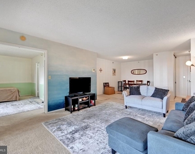 1600 N Oak Street - Photo Thumbnail 2