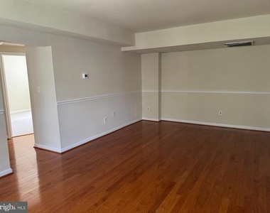 1720 Queens Lane - Photo Thumbnail 3