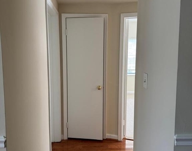 1720 Queens Lane - Photo Thumbnail 23