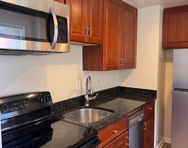 1720 Queens Lane - Photo Thumbnail 9