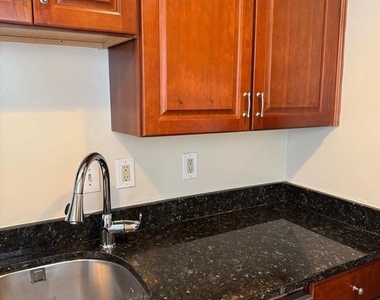 1720 Queens Lane - Photo Thumbnail 10