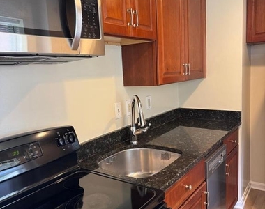 1720 Queens Lane - Photo Thumbnail 8