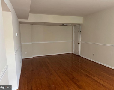 1720 Queens Lane - Photo Thumbnail 4