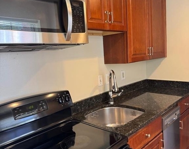 1720 Queens Lane - Photo Thumbnail 7