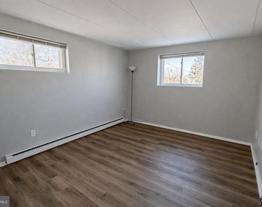 403 N Newberry Street - Photo Thumbnail 3
