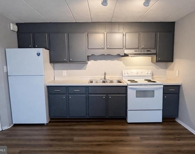 403 N Newberry Street - Photo Thumbnail 1