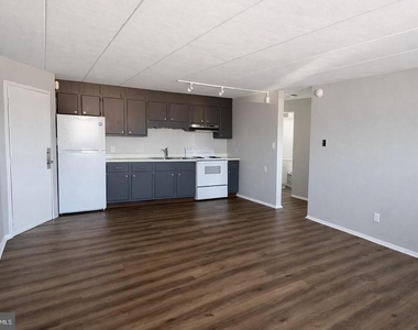 403 N Newberry Street - Photo Thumbnail 7