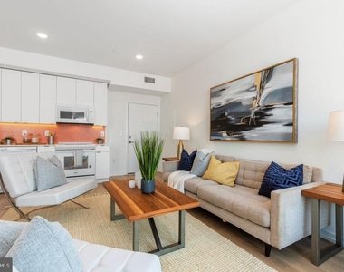 1141 N Front Street - Photo Thumbnail 3