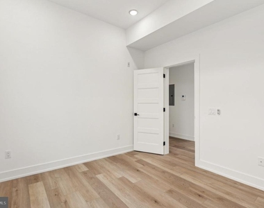 136 E Cumberland Street - Photo Thumbnail 8