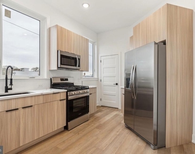 136 E Cumberland Street - Photo Thumbnail 5