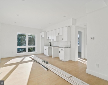 2400 W Montgomery Avenue - Photo Thumbnail 11