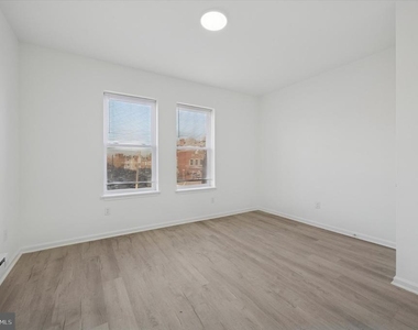 1418 W Erie Avenue - Photo Thumbnail 5