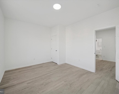 1418 W Erie Avenue - Photo Thumbnail 4