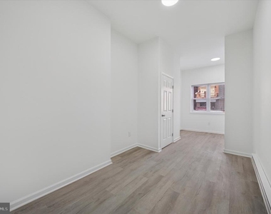 1418 W Erie Avenue - Photo Thumbnail 3