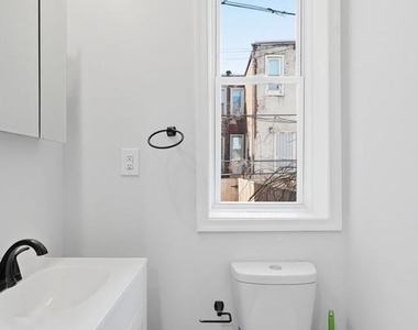 1406 S Allison Street - Photo Thumbnail 8