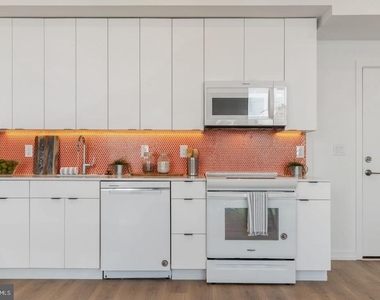 1141 N Front Street - Photo Thumbnail 9