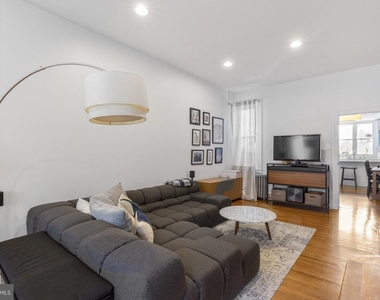 331 E Thompson Street - Photo Thumbnail 4