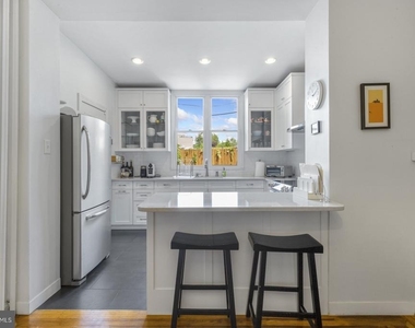331 E Thompson Street - Photo Thumbnail 9