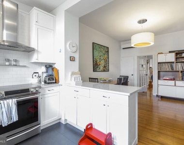 331 E Thompson Street - Photo Thumbnail 13