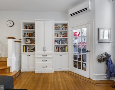 331 E Thompson Street - Photo Thumbnail 1