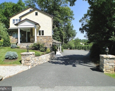 115 Morton Avenue - Photo Thumbnail 1