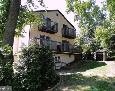 115 Morton Avenue - Photo Thumbnail 3