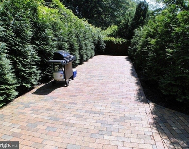 115 Morton Avenue - Photo Thumbnail 2