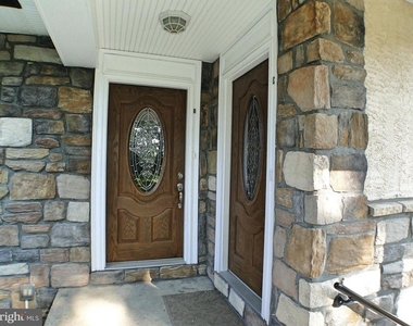 115 Morton Avenue - Photo Thumbnail 1