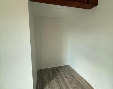 24 Marshall Avenue - Photo Thumbnail 12