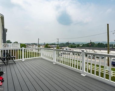 208 Chase Drive - Photo Thumbnail 8