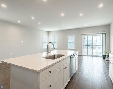 208 Chase Drive - Photo Thumbnail 5