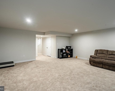 208 Chase Drive - Photo Thumbnail 19
