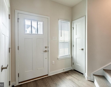 208 Chase Drive - Photo Thumbnail 3