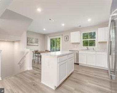 235 Hamilton Lane - Photo Thumbnail 6