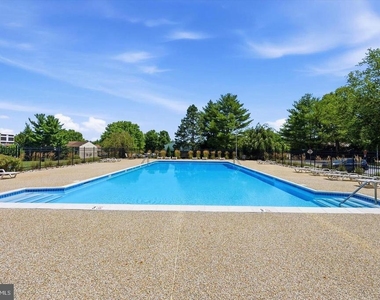 317 Astor Court - Photo Thumbnail 28