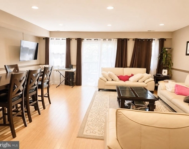 317 Astor Court - Photo Thumbnail 21