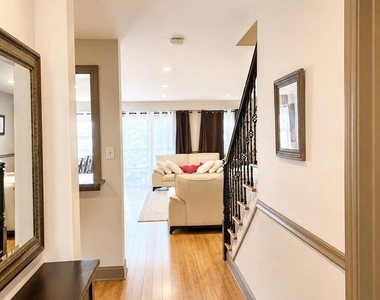 317 Astor Court - Photo Thumbnail 10