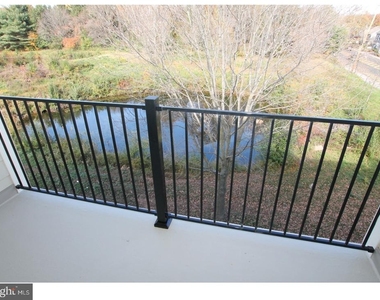 200 N Sycamore Street - Photo Thumbnail 13