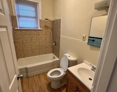 337 Franklin Street - Photo Thumbnail 4