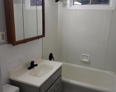 253 E Broadway - Photo Thumbnail 4