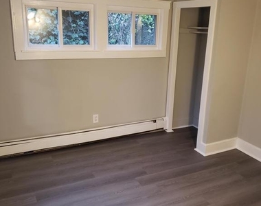 253 E Broadway - Photo Thumbnail 2