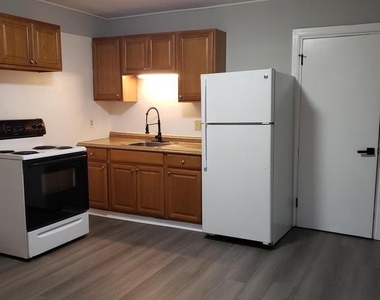 253 E Broadway - Photo Thumbnail 1