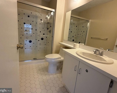 8 Joyner Court - Photo Thumbnail 15