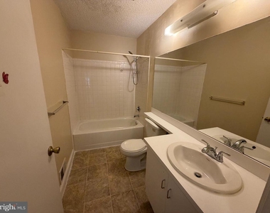 8 Joyner Court - Photo Thumbnail 8
