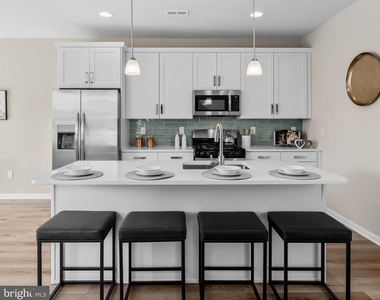 385 N Tuckahoe Road - Photo Thumbnail 4