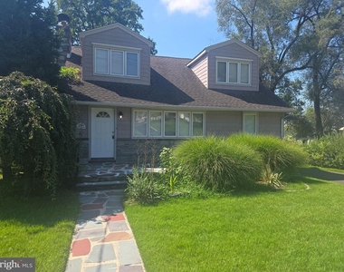 316 Hutchinson Avenue - Photo Thumbnail 1