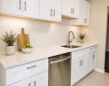 2704 Elberta Lane - Photo Thumbnail 4