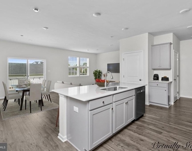 44 Marion Avenue - Photo Thumbnail 4